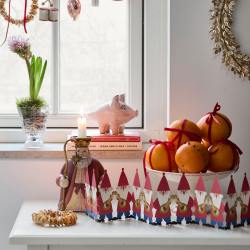 bungalow dk paper tischgirlande gnomes red rote wichtel wunderschoen-gemacht bungalow dk paper tischgirlande gnomes red rote wichtel wunderschoen-gemacht