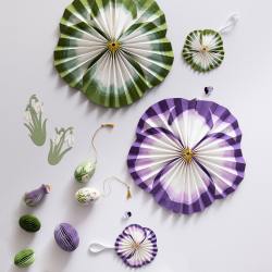 bungalow dk papier rosette lila gruene blumen flower wunderschoen-gemacht