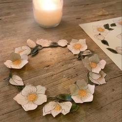 tall hat Tales diy ausschneidebogen bastelbogen christrosen papierblueten kranz wunderschoen-gemacht