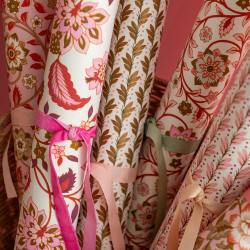 bungalow dk handgeschoepftes papier rosa rote blumenmuster wunderschoen-gemacht