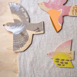 Kaisu Mari wandschmuck mini soulbird vogel saima gelb rosa wunderschoen-gemacht