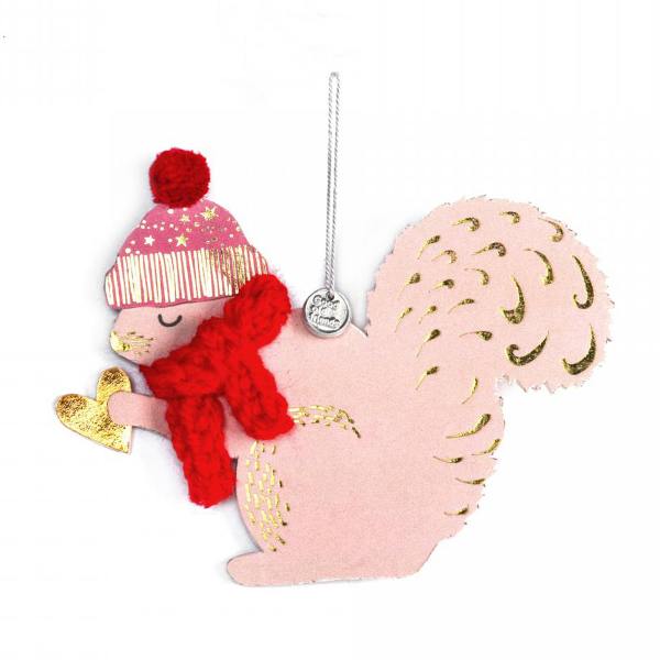 good old friends winter herzwaermtiere eichhoernchen gestrickter schal muetze wunderschoen-gemacht